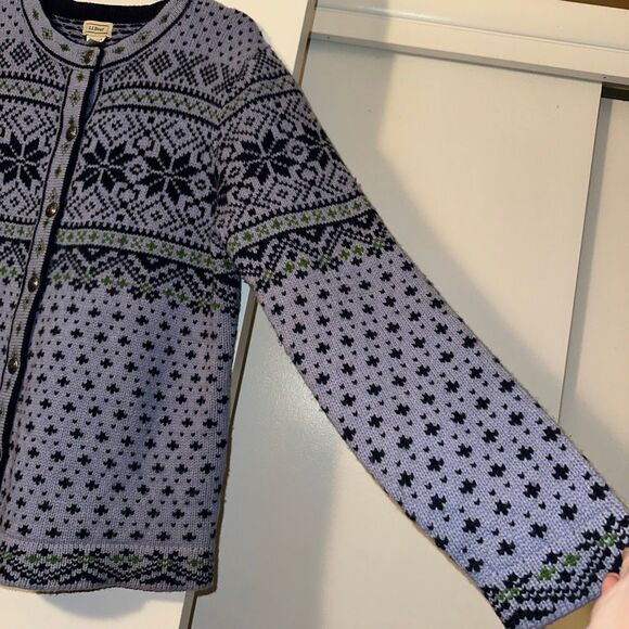 L.L. Bean Vintage Womens XL Nordic Blue Lambswool Cardigan Sweater Gently Worn - Picture 4 of 12